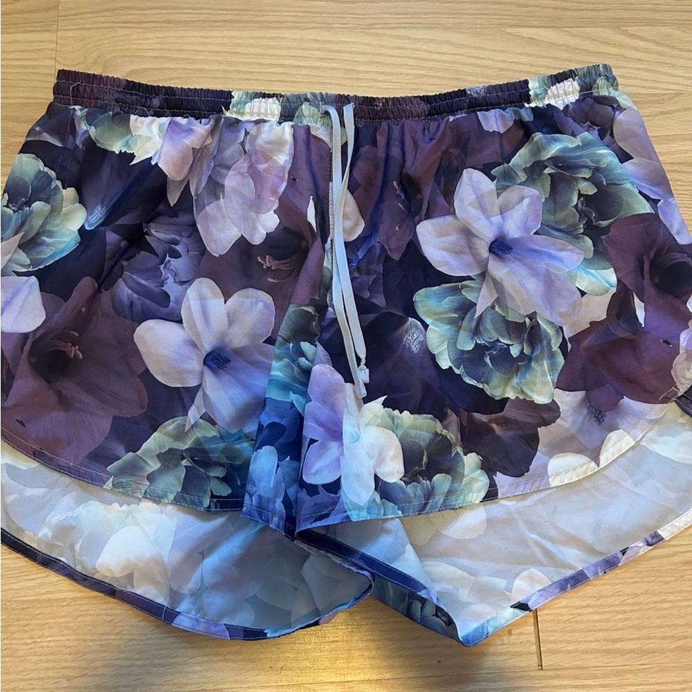 Womens activewear shorts purple floral pattern (size XL)